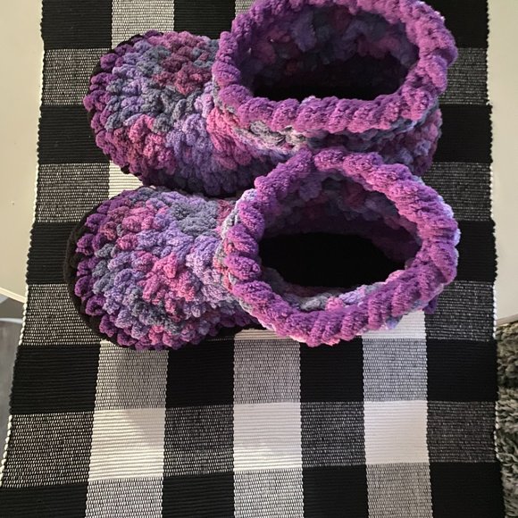 New Super Cozy soft slippers - All in Purple size 5/6 - nonslip bottoms - Picture 3 of 9